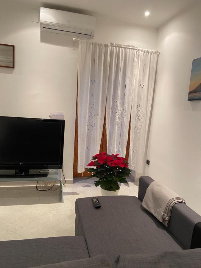 La Casa Di Giu Apartment Поцуоли Екстериор снимка